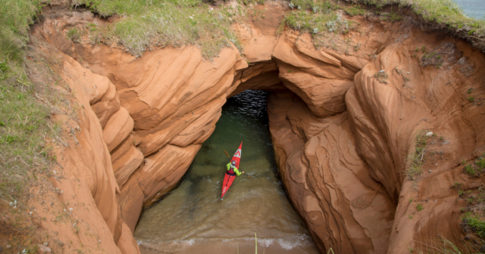 featured-image-Sea-Kayaking-Îles-de-la-Madeleine-Québec