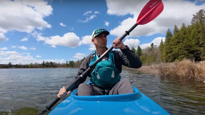 Delta Kayaks 12AR, Ken paddling